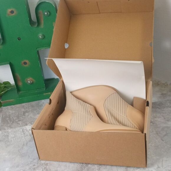 Womens Size 8 Chic Heels Ankle Boots Zipper Pointed Toe Booties Tan Festival - Picture 9 of 11